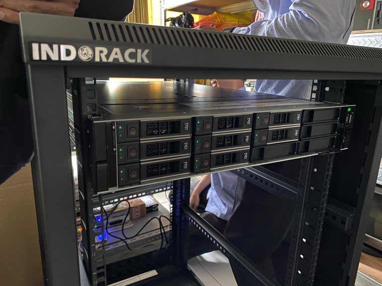 Instalasi server Dell oleh Live IT untuk klien